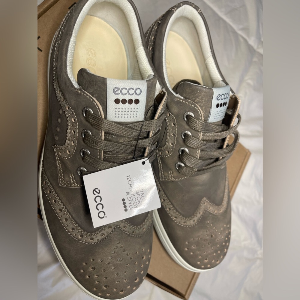 Ecco Casual Hybrid Low Top Lace Up Gray
Golf Shoes 
Men's size 6/6.5 EUR 40